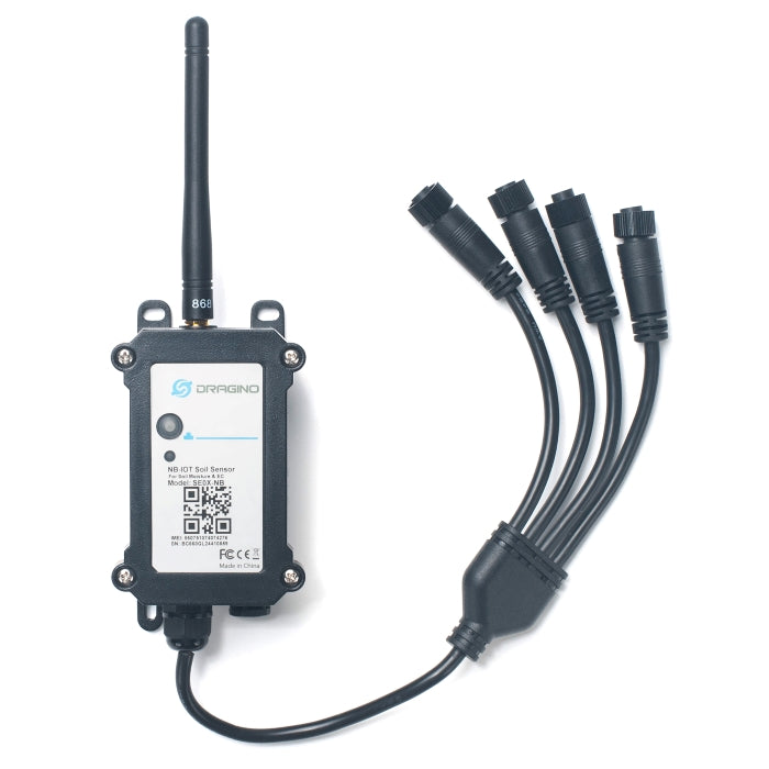 The Dragino SE0X-LB-EU868 is a black wireless LoRaWAN sensor with antenna and four cables, ideal for monitoring Bodenfeuchte und EC in IoT Landwirtschaft applications.